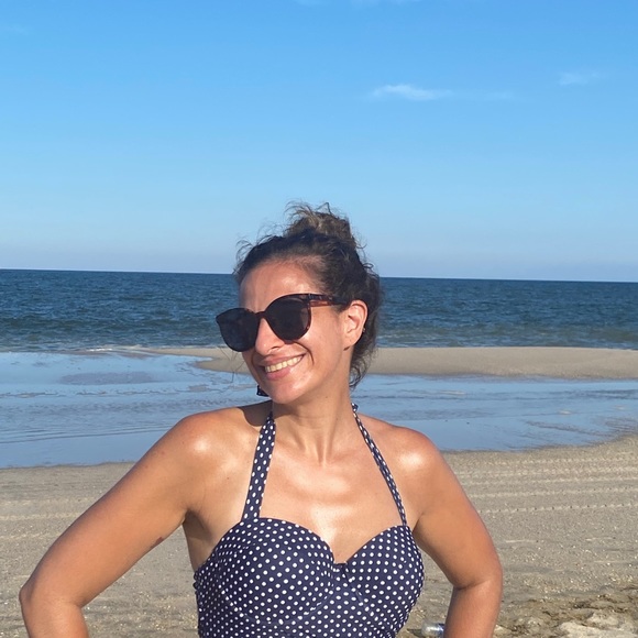 Meet your Posher, Lisa - Picture 2 of 2